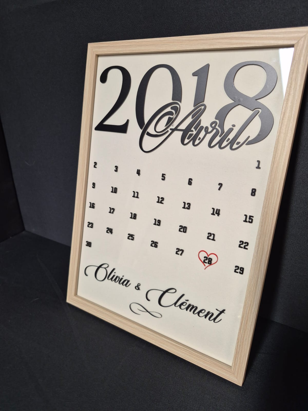 Cadre calendrier personnalisé avril avec prénoms, idée cadeau mariage